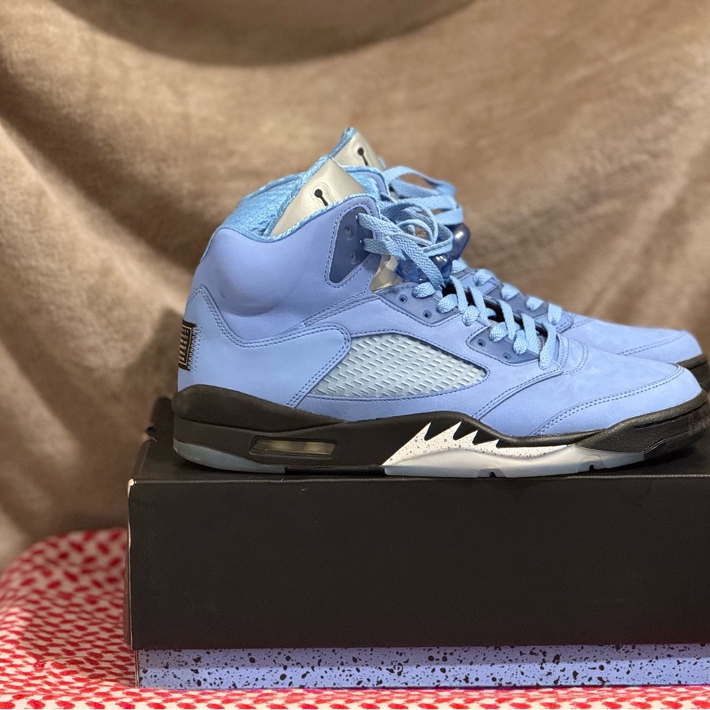 Jordan Sneakers in Light Blue and Black